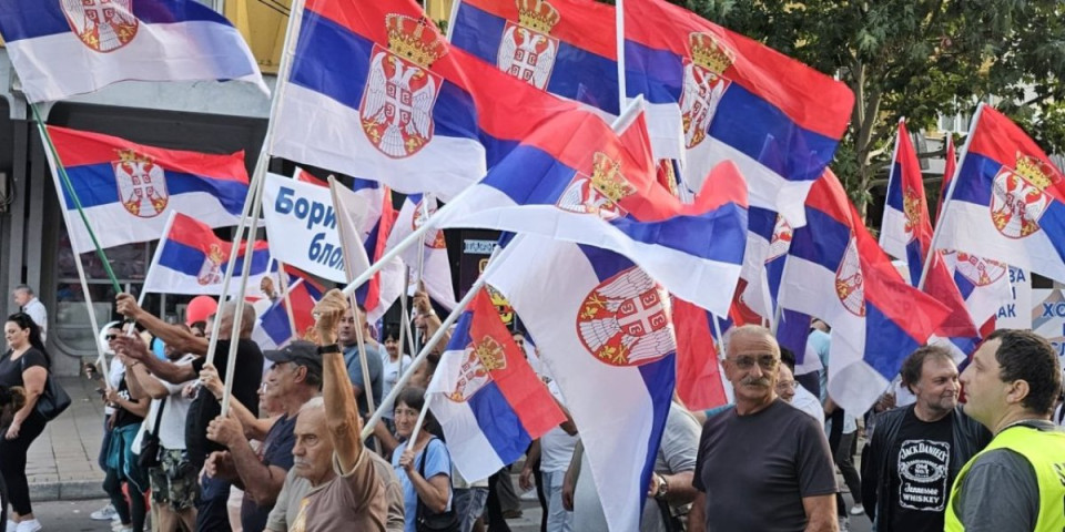 Reke ljudi na ulicama Srbije! Pogledajte spektakularne prizore: Da se normalno živi, bez nasilja i podela (VIDEO)