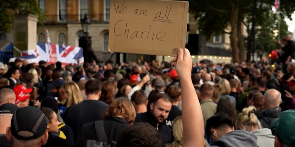 Snažne poruke sa skupa u Londonu u čast Kirka: Svi smo mi Čarli! (VIDEO)