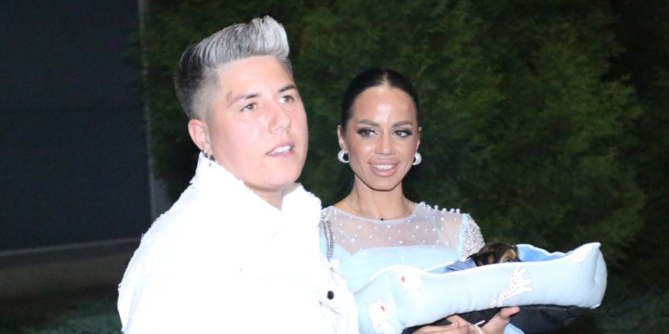 "Ovo je naša beba": Matora i njena devojka u Elitu ušle sa novim članom porodice (VIDEO)