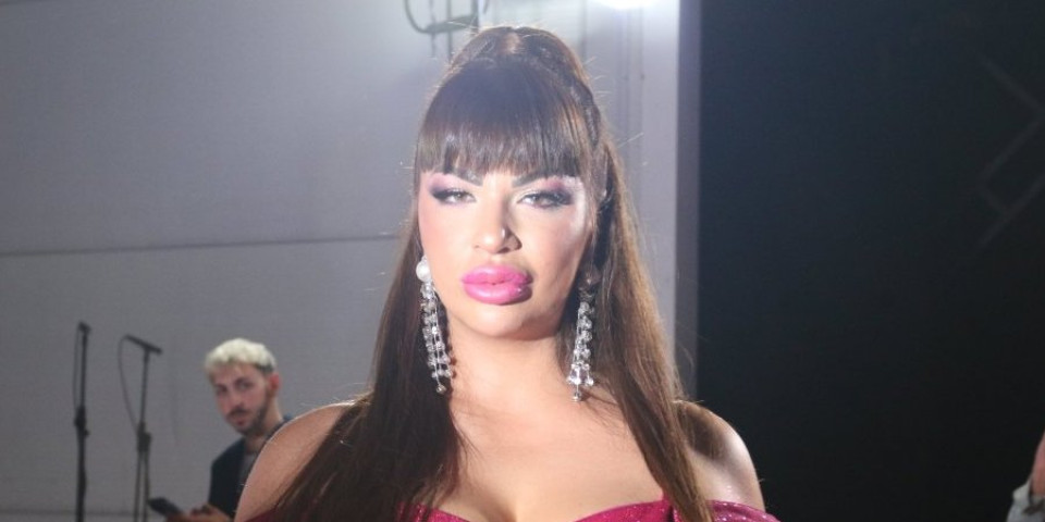 Miljana Kulić prvu noć u Eliti provela sa njim - Osamili se u dvorištu, ona ga pipkala