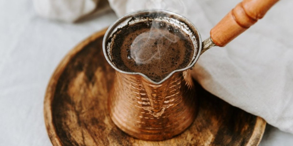 Voda za kafu ne sme da proključa 2 puta: Rizik raste sa svakom šoljom koju popijete