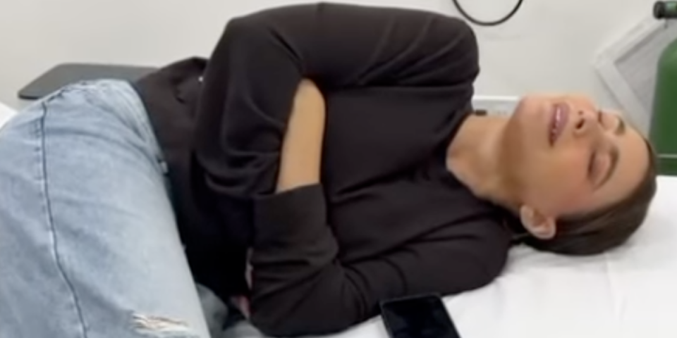 (FOTO) Glumica hitno hospitalizovana zbog infekcije: Jezive slike njenog lica preplavile mreže