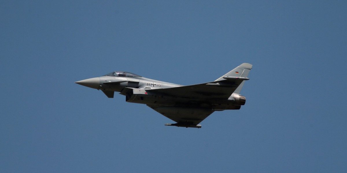 Britanija digla borbene avione - Krenuli ka ruskoj granici!