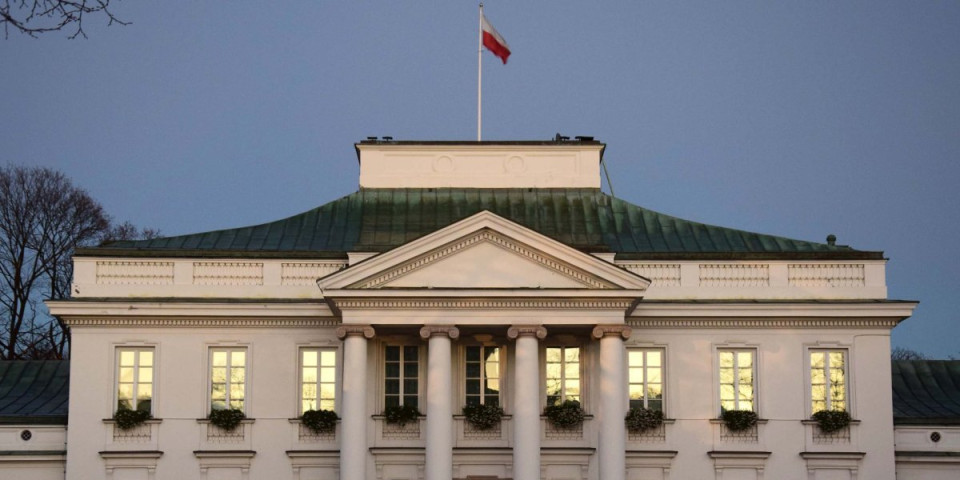 NOVA KRIZA U POLJSKOJ: Oboren dron iznad zgrade Vlade: Hitno se oglasio premijer!