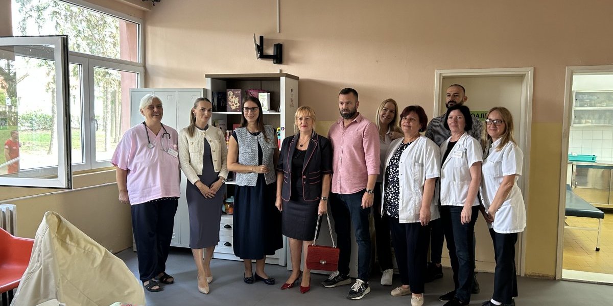 Još dva dečja kutka u Varvarinu: Fondacija Humana srca nastavila sa opremanjem prostora za najmlađe pacijente