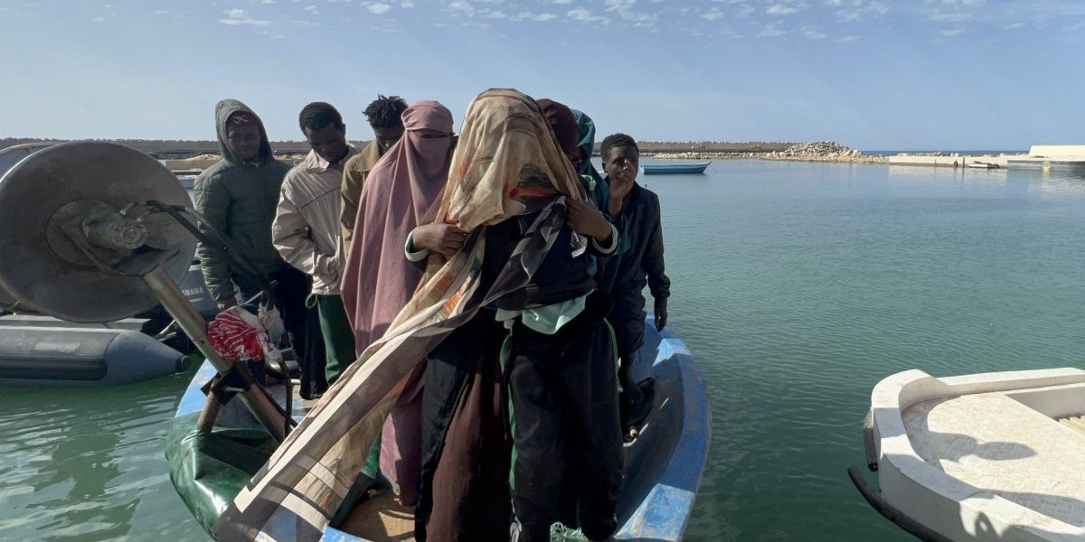 Drama na sred okeana: Najmanje 50 izbeglica stradalo u plamenu broda (FOTO)