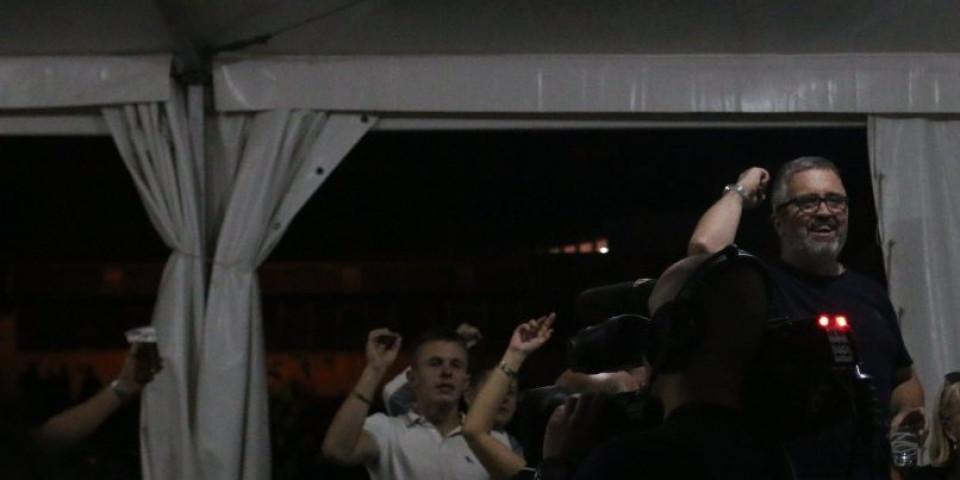 (VIDEO) Ovo morate videti: Najvatreniji govor Dragana J. Vučićevića: Državo, hapsi siledžije