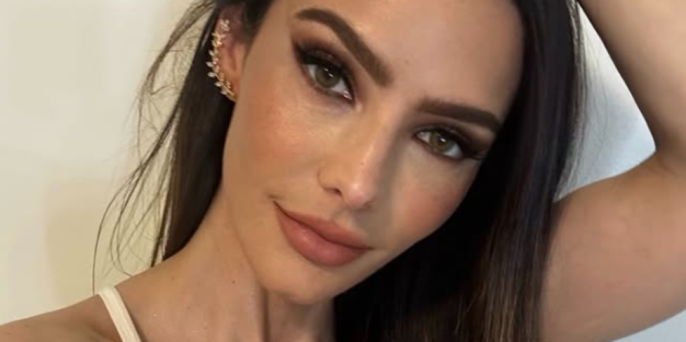 (FOTO) Sestra Sofije Vergare u minijaturnom bikiniju raspalila maštu muškaraca: Sandri nije moguće odoleti