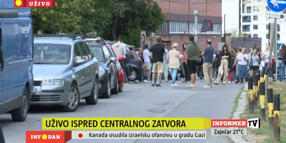 Šta rade ovi ljudi u Bačvanskoj?! Blokaderi došli da brane čoveka koji je hteo da spali žive ljude - pogledajte koliko ih ima (VIDEO)