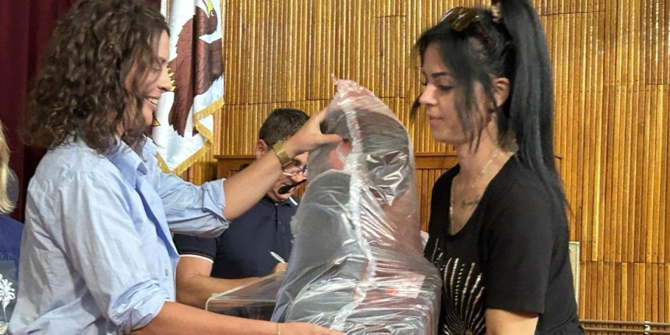 Za bezbednu vožnju: Poklonjeno 150 auto-sedišta najmlađim Kragujevčanima