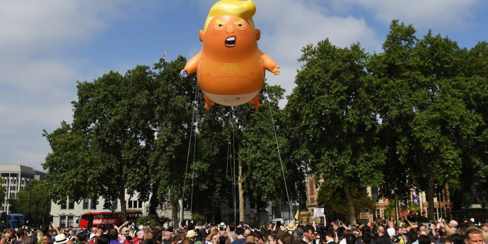Trampov dolazak izazvao pometnju: Haos na ulicama Londona (FOTO/VIDEO)