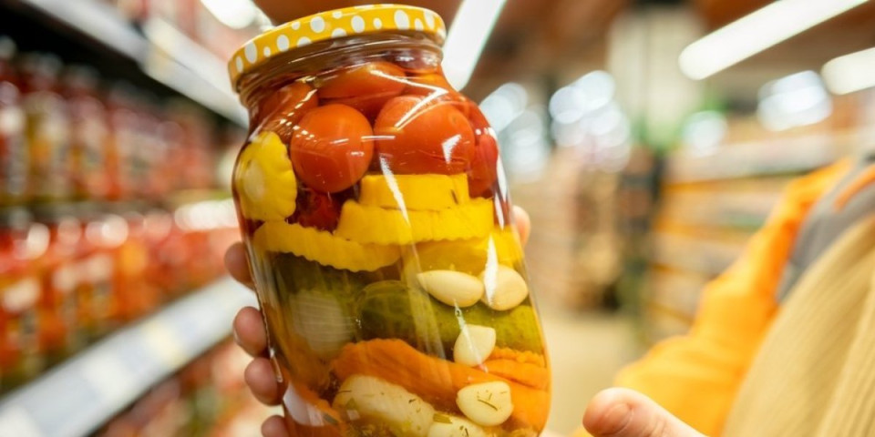 Domaća turšija jeftinija od kupovne: Cena esencije će vas iznenaditi - Detaljan cenovnik za bure od 25 kilograma (TABELA)
