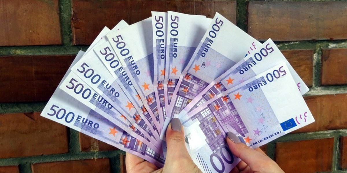 Novac stiže za 4 horoskopska znaka: Evo ko će dobiti pare do 4. oktobra, a jedan znak treba da igra igre na sreću