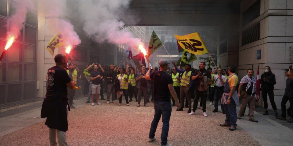 Francuski sindikati zapretili: Postavili ultimatum, na udaru premijer