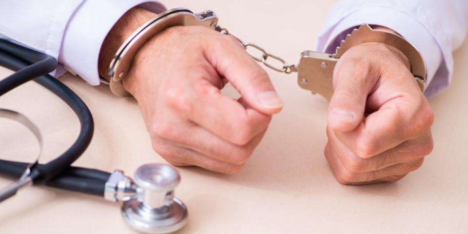 Horor: Lekar optužen za seksualno uznemiravanje 65 pacijentkinja - tvrdio da je opsednut