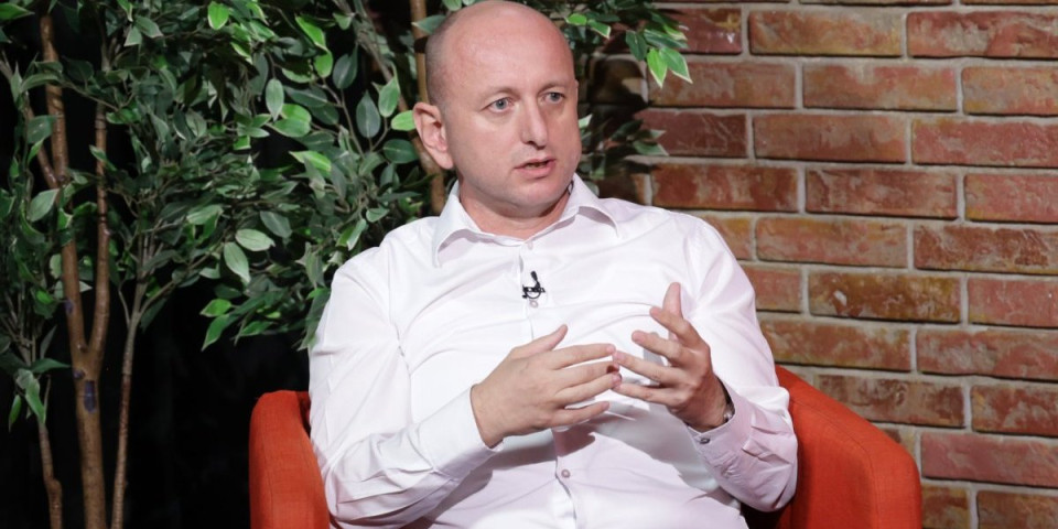 (VIDEO) Trese se region! Knežević puca kao iz topa - ovo morate videti: Da je pokojni Eksobar živ, znate li gde bi živeo?!