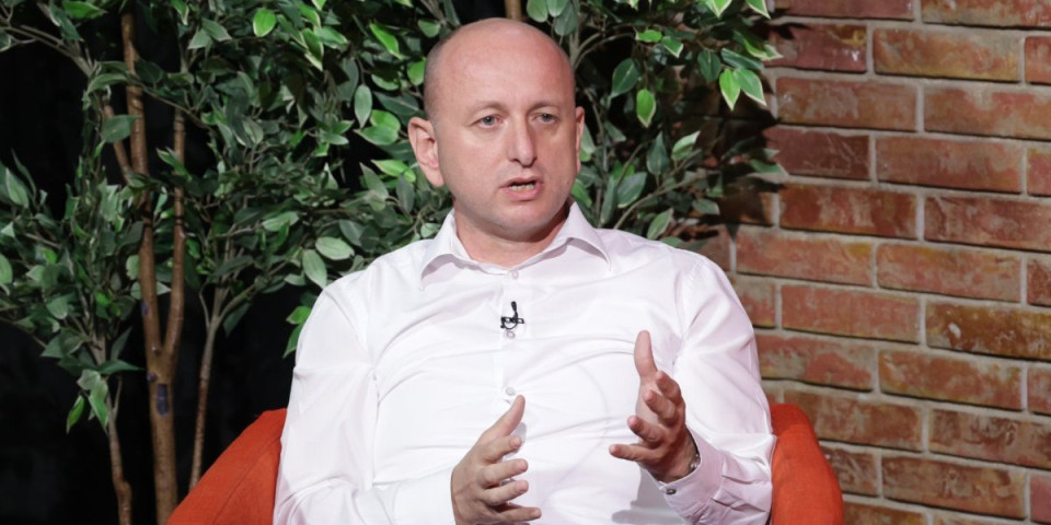 "Tvoja borba za interese Srba u Crnoj Gori je primer pravog patriotizma": Funkcioneri osudili hapšenje Milana Kneževića