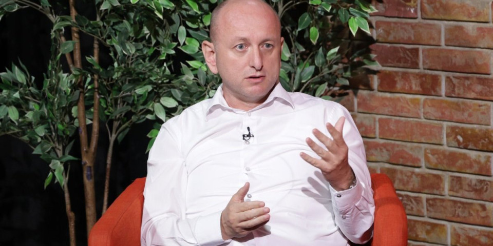 Milan Knežević u svom stilu: Vučić osvoji 60 odsto ka' da igra fircik ispred prodavnice