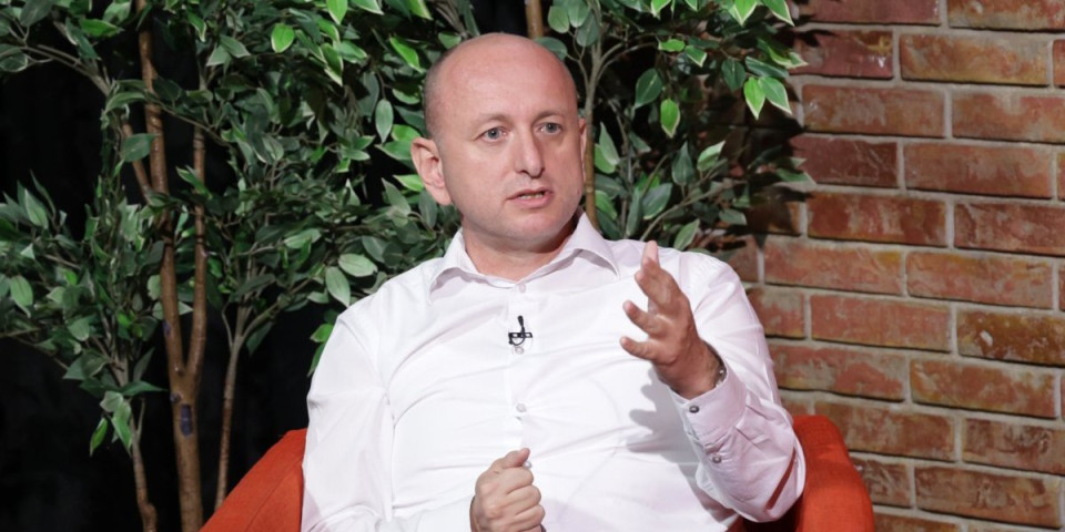 Knežević zagrmeo: Vreme je da Crna Gora povuče priznanje lažne države i spere sramotu sa sebe