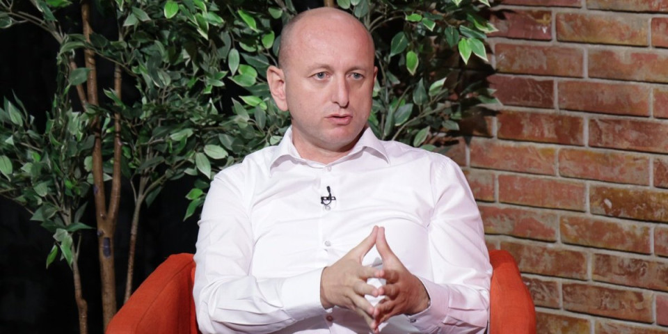 "Niko se nije izvinio Vučiću": Knežević raskrinkao podmetačine: Predsednika Srbije optužuju za sve...