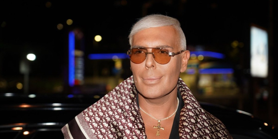 Ovo je otac Bokija 13: Usnimio ga za Božićnom trpezom, pa mu uputio zdravicu