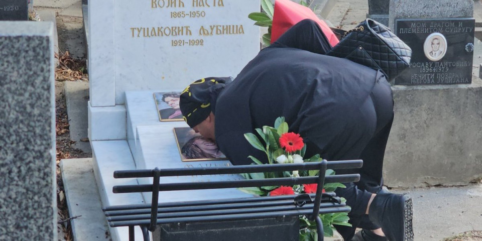 Želela je da umre i ode kod sina - Pevač za smrt Marine Tucaković saznao u zatvoru