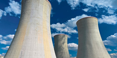 Srpske vlasti i ruska državna korporacija "Rosatom" započeli su razgovore o projektu izgradnje nuklearne elektrane u Srbiji, izjavio je ambasador Srbije u Moskvi Momčilo Babić za tamošnji medij "Izvestija".