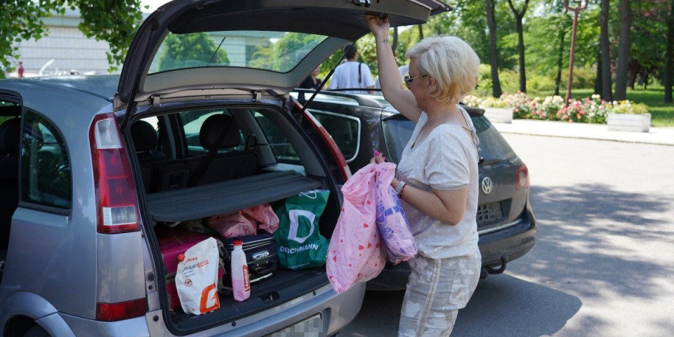 Pevačica primljena na hirurgiju, ruka cela u zavojima: "Ovo još nisam doživela" (FOTO)