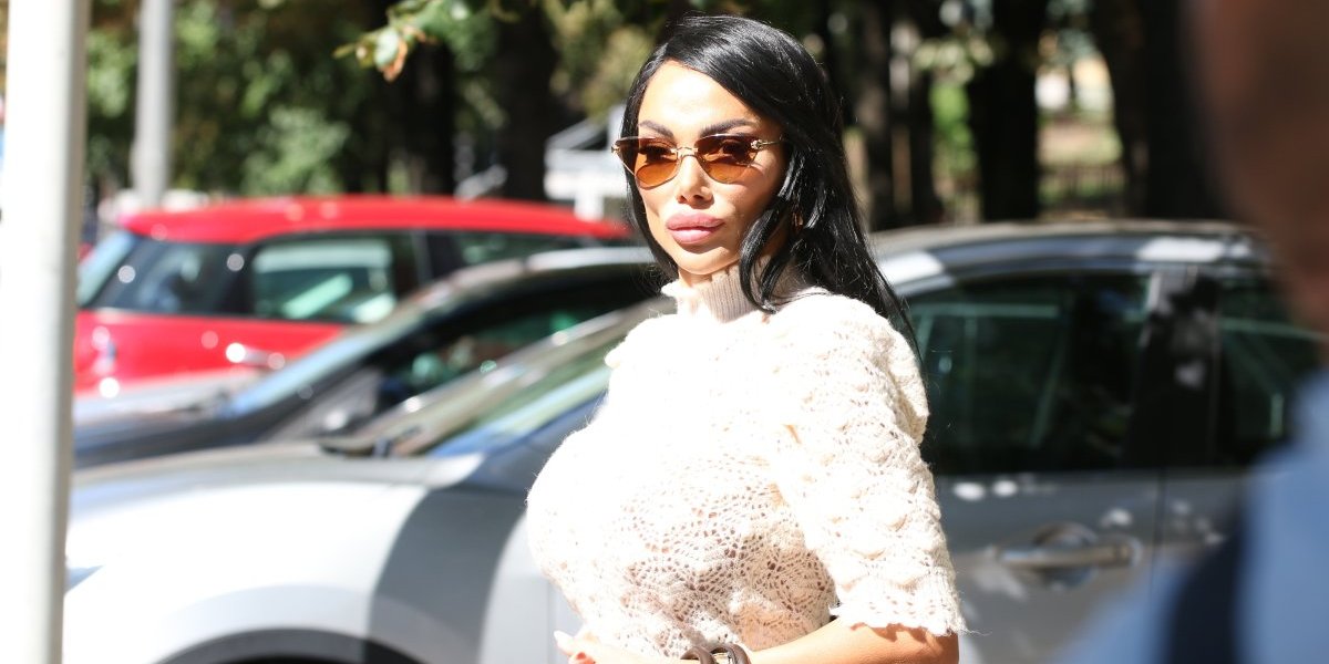 Guza progutala gaćice: Skinula se Tamara Đurić, prizor mami na greh (FOTO)