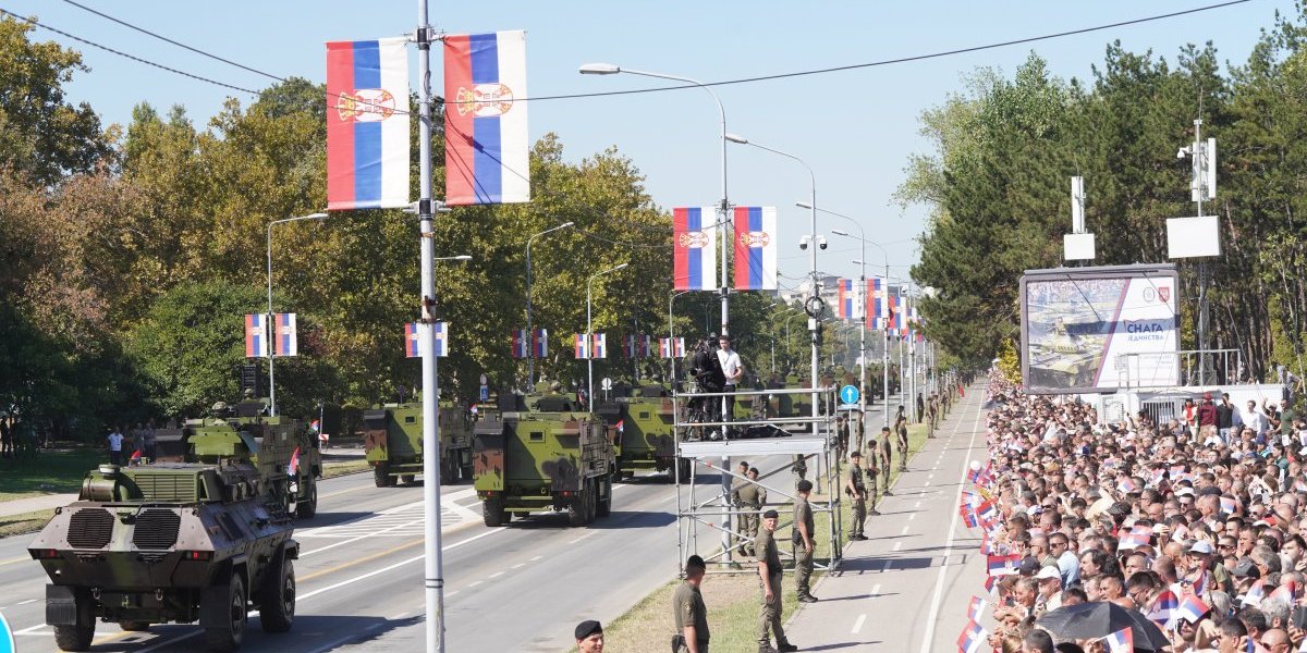 Ovo je naša snaga! Pogledajte silnu Vojsku Srbije - Angažovano 10.000 vojnika, a prikazano oko 2.500 sredstava naoružanja (FOTO)