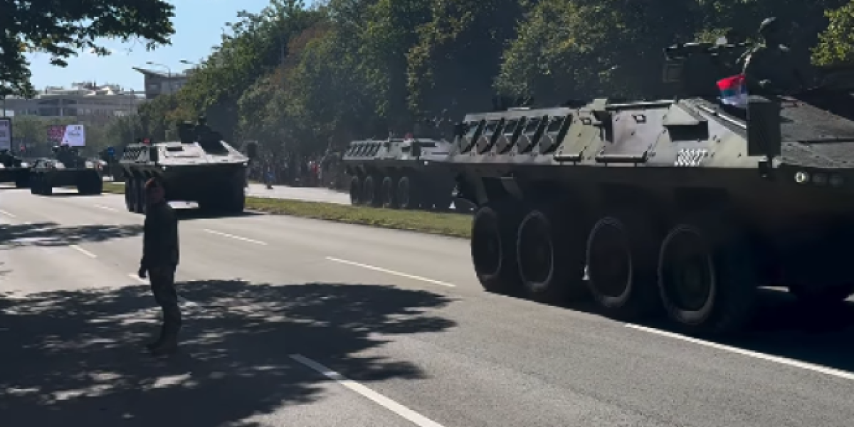 Veljko Ražnatović na vojnoj paradi