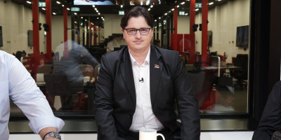 Dr Uglješa Mrdić, predsednik Odbora za pravosuđe, državnu upravu i lokalnu samoupravu Skupštine Srbije i narodni poslanik SNS o otkazivanju sednice VST u slučaju Predraga Ćetkovića.