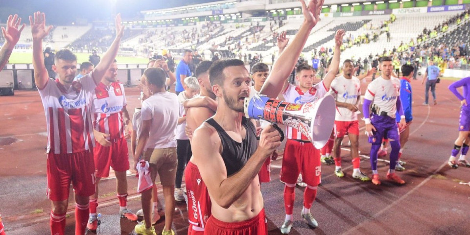 Dirljiva scena: Ivanić poveo skandiranje za Dejana Milovanovića pred navijačima (VIDEO)
