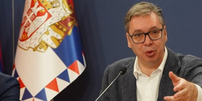 Predsednik Srbije Aleksandar Vučić obratio se javnosti iz Palate Srbija povodom novih mera države u korist građana naše zemlje.