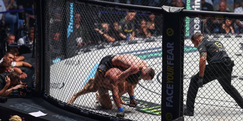 Mladi Srbin opčinio Evropu - Zastrašujući potez, "ugušio" protivnika u prvoj rundi (VIDEO)