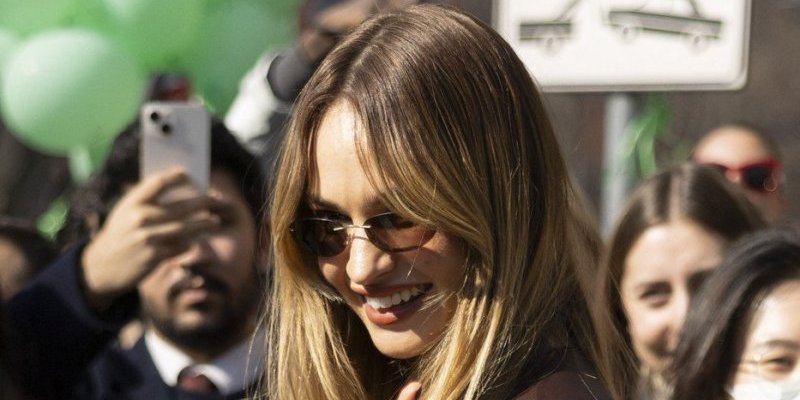 Haljina i mantil Lili Džejms - Apsolutni hit ove jeseni (FOTO)