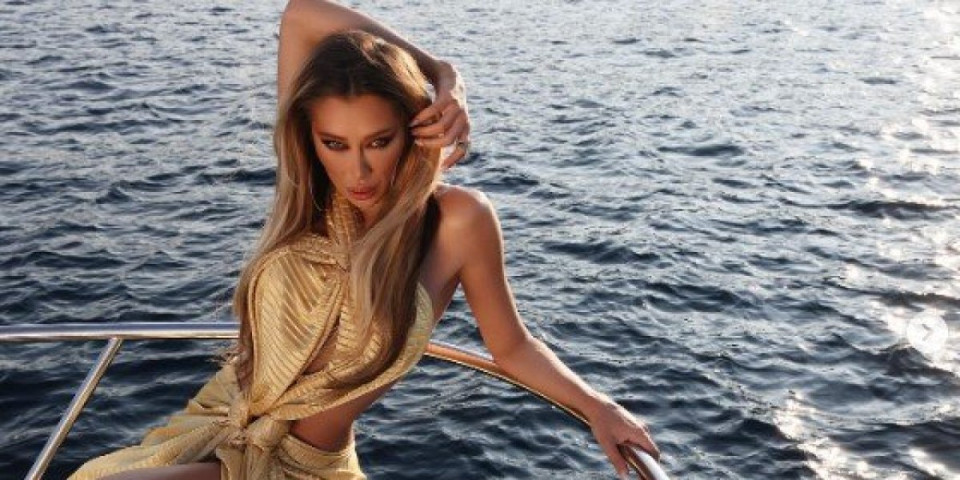 Tea Tairović sva u zlatu - Mami uzdahe na luksuznoj jahti (FOTO)