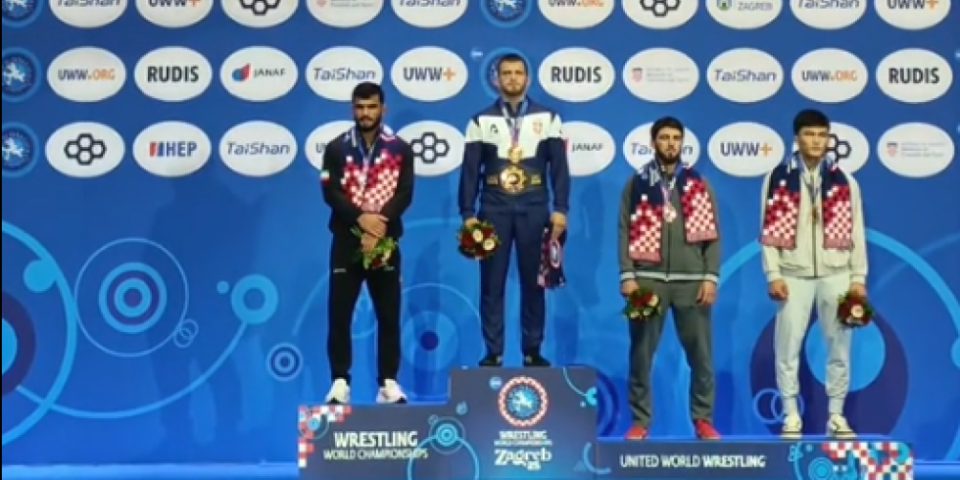 Komarove, Srbine - Zbog grba naše zemlje skinuo šal Hrvatske