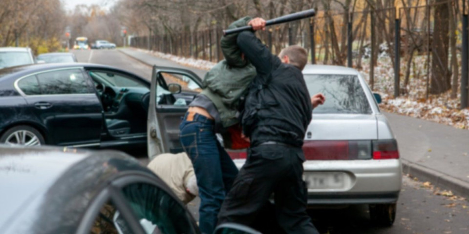 Jeziva tuča u Novom Sadu: Krvničko batinanje zbog svađe u saobraćaju