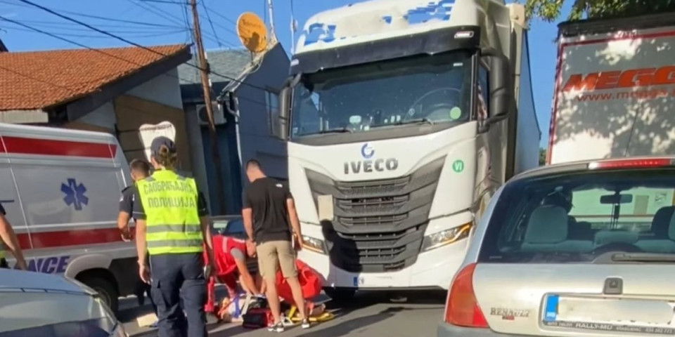 Kamion pokosio ženu u Kragujevcu: Hitna na licu mesta, a saobraćaj u prekidu (VIDEO)