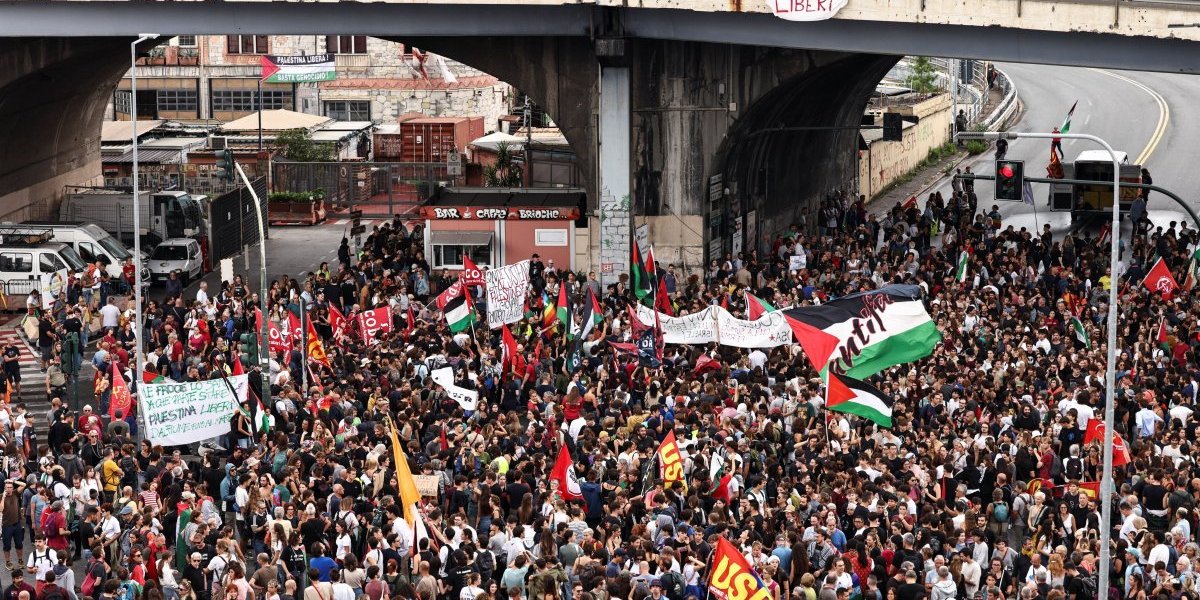 Levičarski manijaci napali još jednu zemlju! Policija hitno reagovala: Izašli u punoj opremi, pušten suzavac!