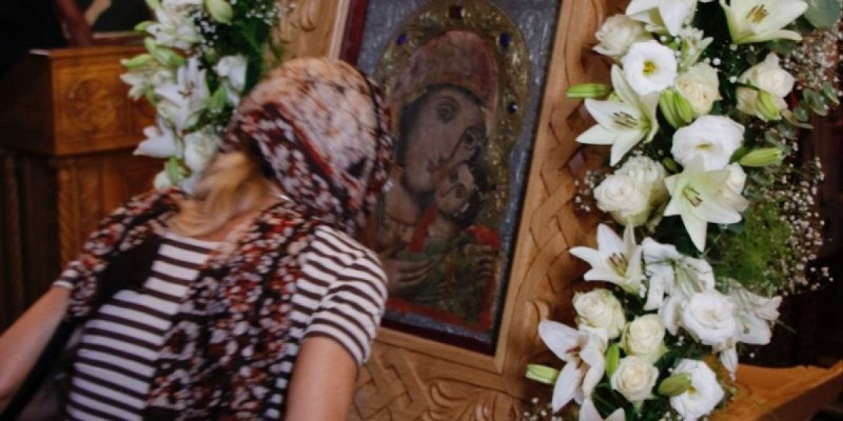 Milost Majke Božije: Više od 15.000 vernika pred ikonom koju 90 godina čuvaju monasi SPC