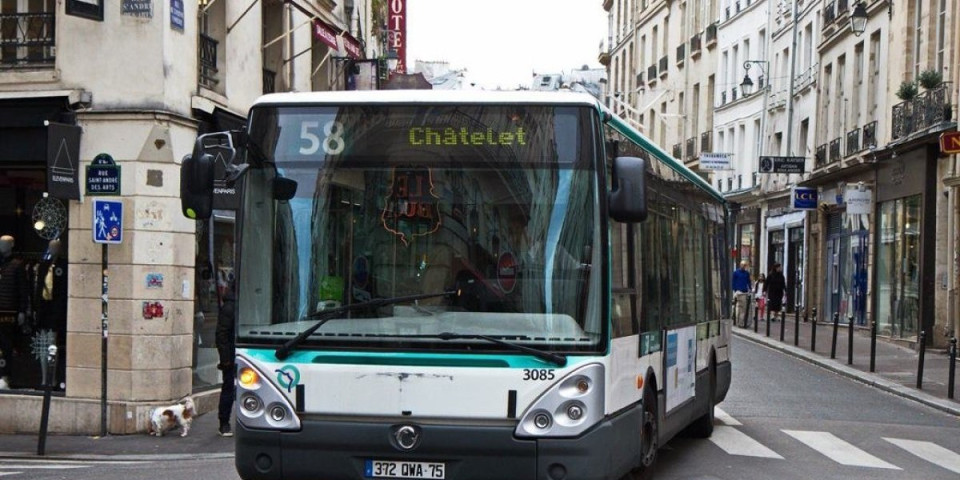 Čovek oteo gradski autobus pa ga vozio pola sata po gradu - Policija reagovala hitno!