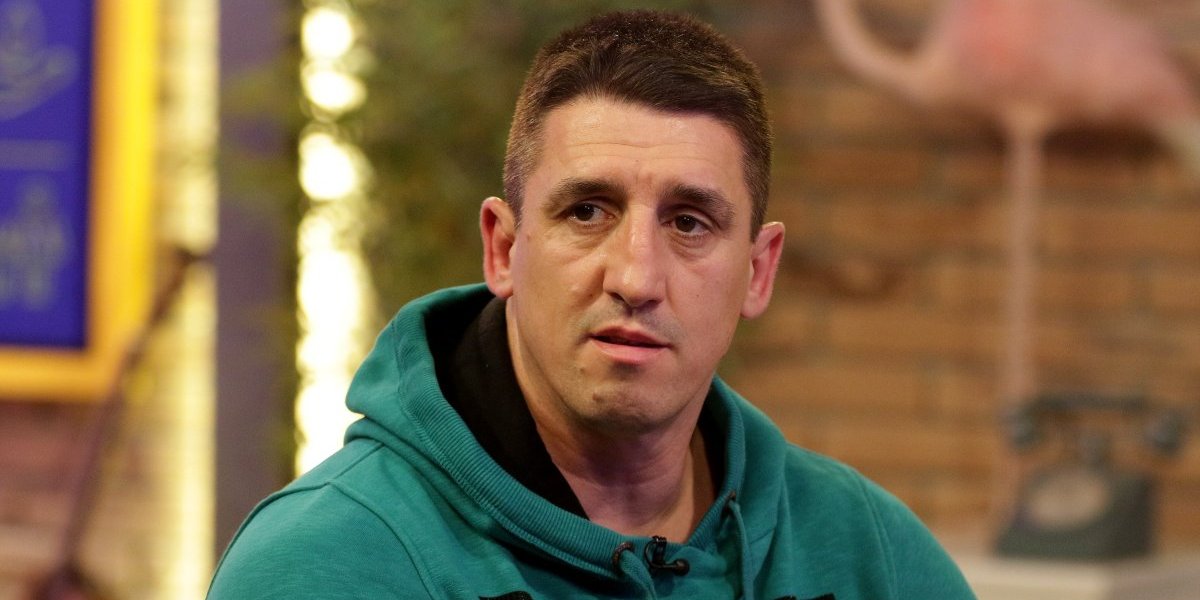 "Nepokretna je": Kristijan Golubović ženi pere kosu - Nakon operacije je oduzeta (VIDEO)