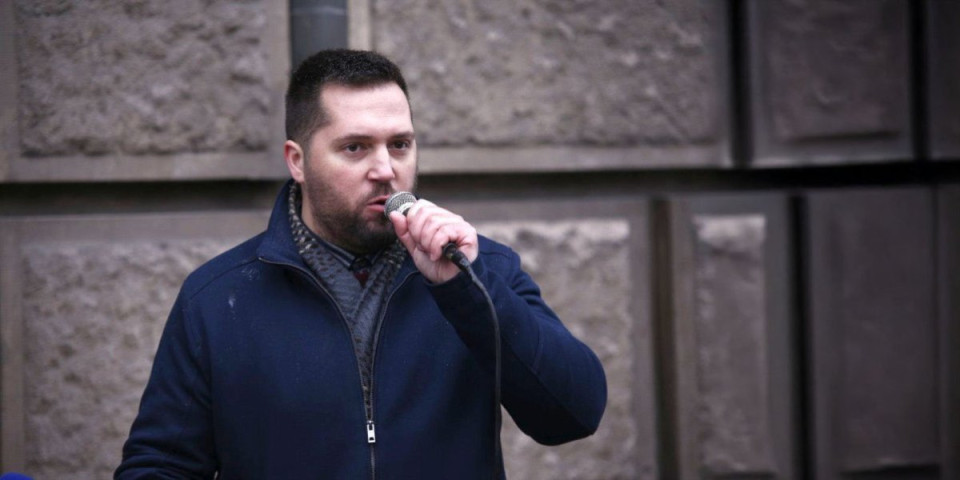 Šok! Nevaljali Pogačar u akciji: Evo šta radi blokaderski lider kad ne vrši nasilje (FOTO)