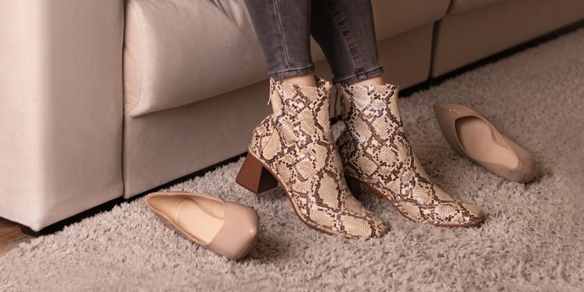 Zbog ovih čizmi će vas svi primetiti ove jeseni: 2000-te se vraćaju na velika vrata mode (FOTO)