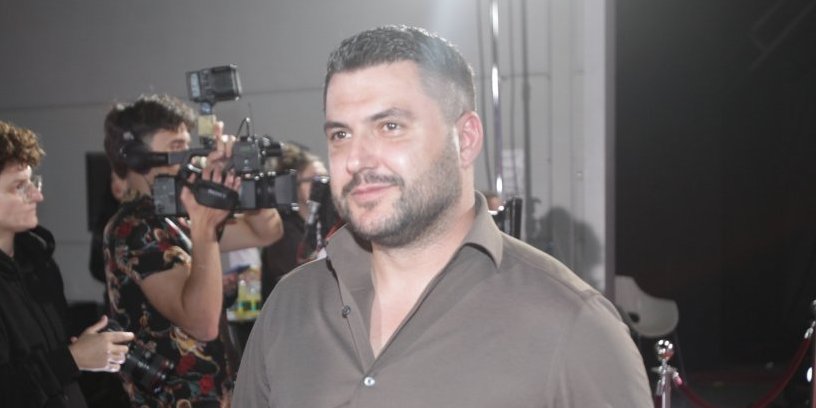 Asminov otac želi da se njegov sin pomiri sa Aneli: Jednim gestom sve jasno stavio do znanja