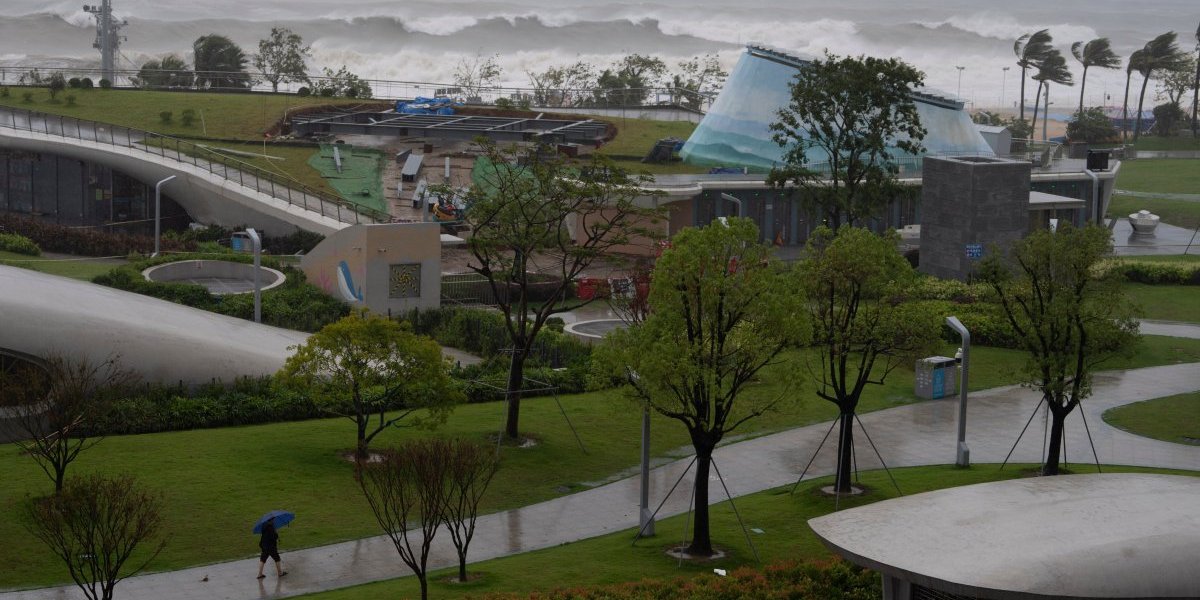 Tajfun Ragas u nekim delovima odneo je brojne živote