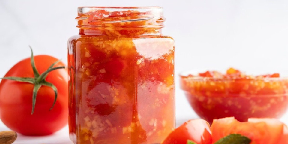 Zimnica kojoj nema ravne: Pekmez od paradajza će vas osvojiti posle samo jednog zalogaja (FOTO)