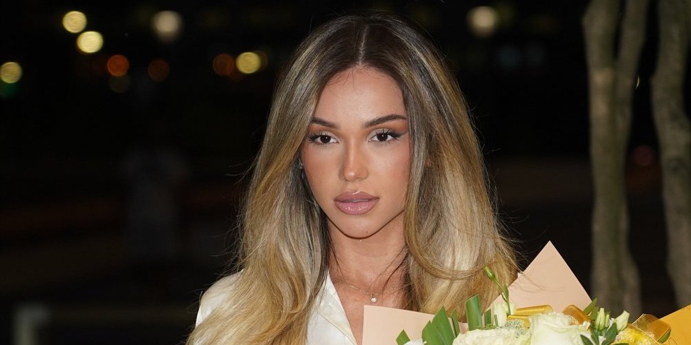 Breskvica satima stajala na putu i molila za pomoć: Pevačica paralisana od straha (FOTO)